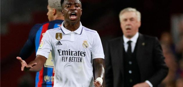 رابطة الليجا ترفع دعوى قضائية ضد جماهير برشلونة وتتخذ إجراءً جديدًا بسبب فينيسيوس